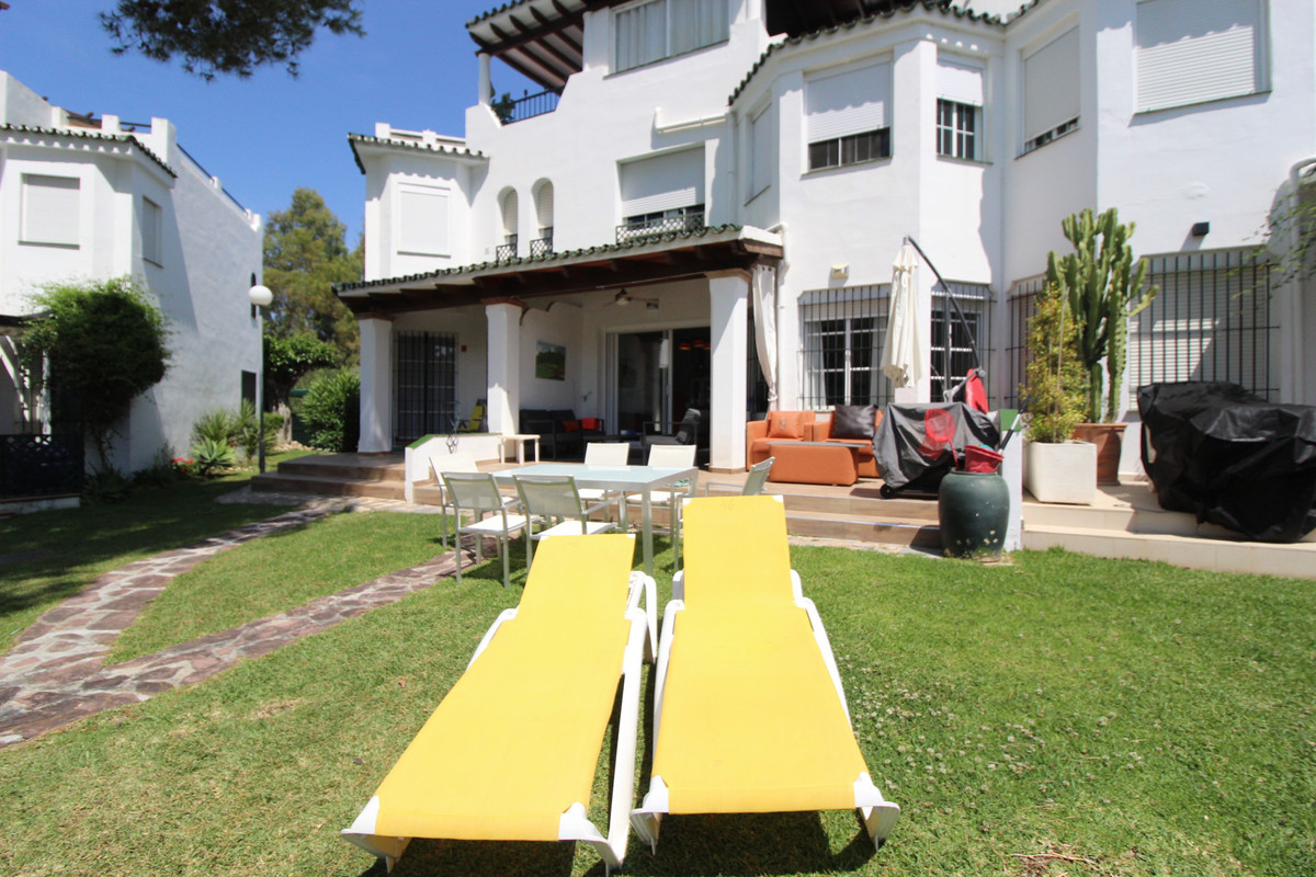 https://cdn.resales-online.com/public/hde336ltfm/properties/71d5a9ea429011f0ad0102e0405b089b/w1200/1-7980e48d732b6fc85c14b43b94d2aa54.jpg?v=1749274877