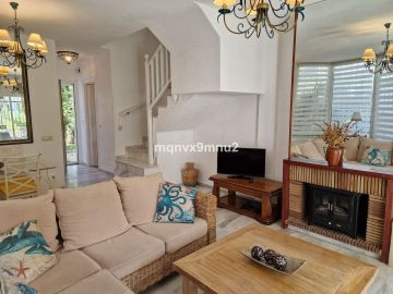 https://cdn.resales-online.com/public/mqnvx9mnu2/properties/5b2bb6b6405711f0ad0102e0405b089b/w1200/8-e64a9055bba3e77ac8aca3b893cdf826.jpg?v=1748944724