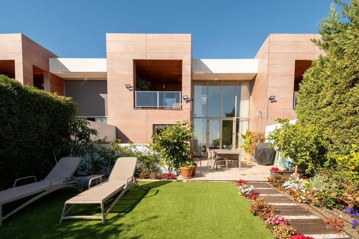 https://cdn.resales-online.com/public/kjnc9dy87h/properties/88b4a5ff45f611f0ad0102e0405b089b/w1200/1-7980e48d732b6fc85c14b43b94d2aa54.jpg?v=1749562160