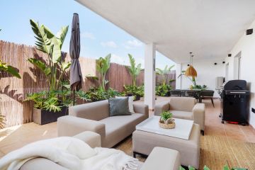 https://cdn.resales-online.com/public/xxgluerdu7/properties/1904953245b511f0ad0102e0405b089b/w1200/1-7980e48d732b6fc85c14b43b94d2aa54.jpg?v=1749534055