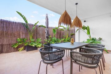 https://cdn.resales-online.com/public/xxgluerdu7/properties/1904953245b511f0ad0102e0405b089b/w1200/14-d70dc3102c00d7be0e872dfe1c1f86d7.jpg?v=1749534055