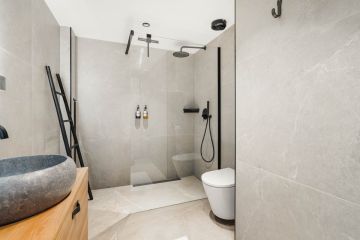 https://cdn.resales-online.com/public/xxgluerdu7/properties/1904953245b511f0ad0102e0405b089b/w1200/17-dd5fcd4f0eb487dfa3803f7e20814c0e.jpg?v=1749534055