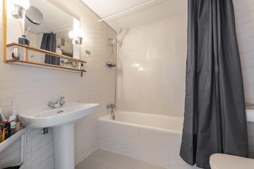 https://cdn.resales-online.com/public/hku2fpg7p6/properties/62f7653b45b011f0ad0102e0405b089b/w1200/13-5fd73dea700db77384c091ca9818b1a9.jpg?v=1749532032