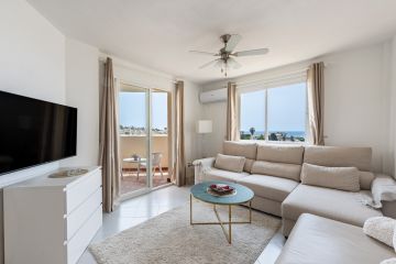 https://cdn.resales-online.com/public/hku2fpg7p6/properties/62f7653b45b011f0ad0102e0405b089b/w1200/2-5bd7b9d04b45e33852eaf0ec6670150d.jpg?v=1749532032