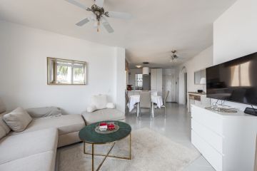 https://cdn.resales-online.com/public/hku2fpg7p6/properties/62f7653b45b011f0ad0102e0405b089b/w1200/8-e64a9055bba3e77ac8aca3b893cdf826.jpg?v=1749532032