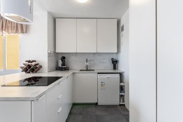 https://cdn.resales-online.com/public/hku2fpg7p6/properties/62f7653b45b011f0ad0102e0405b089b/w1200/9-467d0cee5b725f3ef65f102a0c2e69c0.jpg?v=1749532032