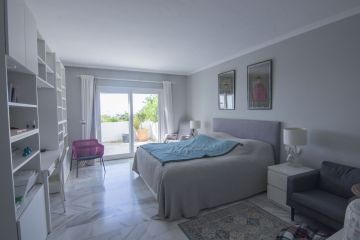 https://cdn.resales-online.com/public/sb5m6pabs6/properties/0941c6cd451711f0ad0102e0405b089b/w1200/13-5fd73dea700db77384c091ca9818b1a9.jpg?v=1749553958