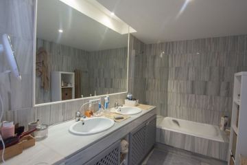 https://cdn.resales-online.com/public/sb5m6pabs6/properties/0941c6cd451711f0ad0102e0405b089b/w1200/16-ec67b526875bf0124b6ce4328a754439.jpg?v=1749553958