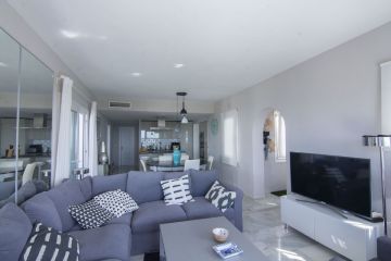 https://cdn.resales-online.com/public/sb5m6pabs6/properties/0941c6cd451711f0ad0102e0405b089b/w1200/3-e898b2bb2a2fdfd06d2c39894dce8316.jpg?v=1749553958