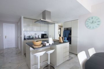 https://cdn.resales-online.com/public/sb5m6pabs6/properties/0941c6cd451711f0ad0102e0405b089b/w1200/8-e64a9055bba3e77ac8aca3b893cdf826.jpg?v=1749553958