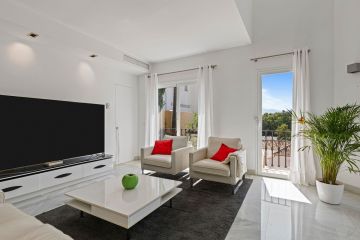 https://cdn.resales-online.com/public/e6bso0axae/properties/3e8574fd412911f0ad0102e0405b089b/w1200/10-bb915d1cb19341576dcdc994b81ab9c5.jpg?v=1749551820