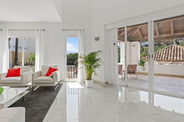 https://cdn.resales-online.com/public/e6bso0axae/properties/3e8574fd412911f0ad0102e0405b089b/w1200/12-53013098fcab6c38b1379cd33298e050.jpg?v=1749551820
