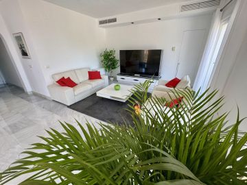 https://cdn.resales-online.com/public/e6bso0axae/properties/3e8574fd412911f0ad0102e0405b089b/w1200/13-5fd73dea700db77384c091ca9818b1a9.jpg?v=1749551820