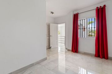 https://cdn.resales-online.com/public/e6bso0axae/properties/3e8574fd412911f0ad0102e0405b089b/w1200/24-613bbc26f32d7013d348ef202dd30a43.jpg?v=1749551820