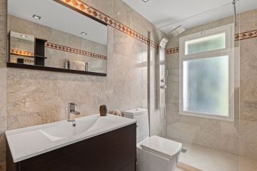 https://cdn.resales-online.com/public/e6bso0axae/properties/3e8574fd412911f0ad0102e0405b089b/w1200/29-7c2f312881aea9bbe9ddaeb9640e2c9a.jpg?v=1749551820