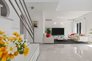 https://cdn.resales-online.com/public/e6bso0axae/properties/3e8574fd412911f0ad0102e0405b089b/w1200/8-e64a9055bba3e77ac8aca3b893cdf826.jpg?v=1749551820