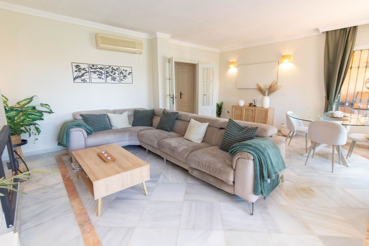 https://cdn.resales-online.com/public/eih1hki2gb/properties/c0b5a731407311f0ad0102e0405b089b/w1200/1-7980e48d732b6fc85c14b43b94d2aa54.jpg?v=1749119552