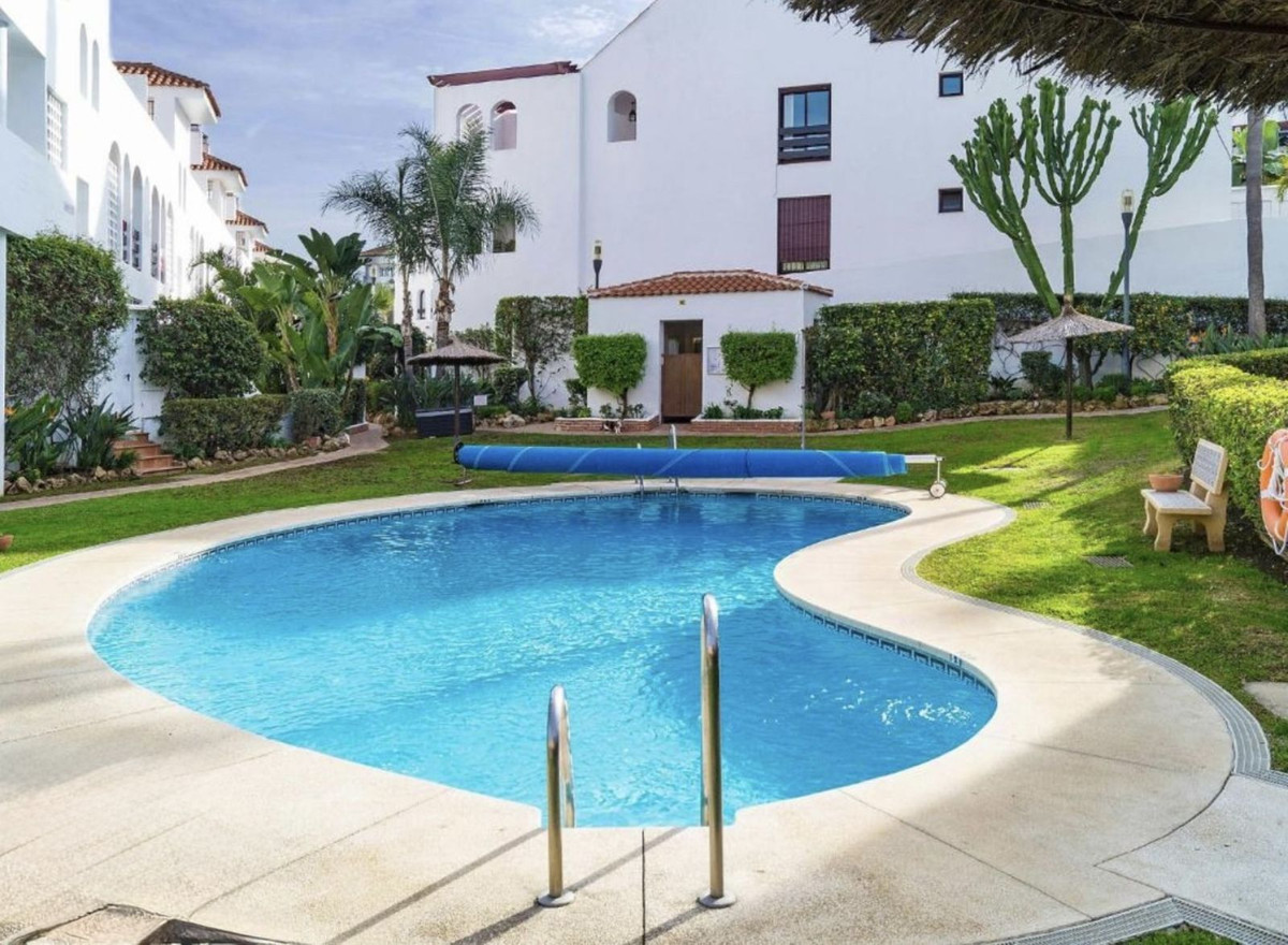 https://cdn.resales-online.com/public/3vj4stv61j/properties/fe0a66c445d611f0ad0102e0405b089b/w1200/1-7980e48d732b6fc85c14b43b94d2aa54.jpg?v=1749575104