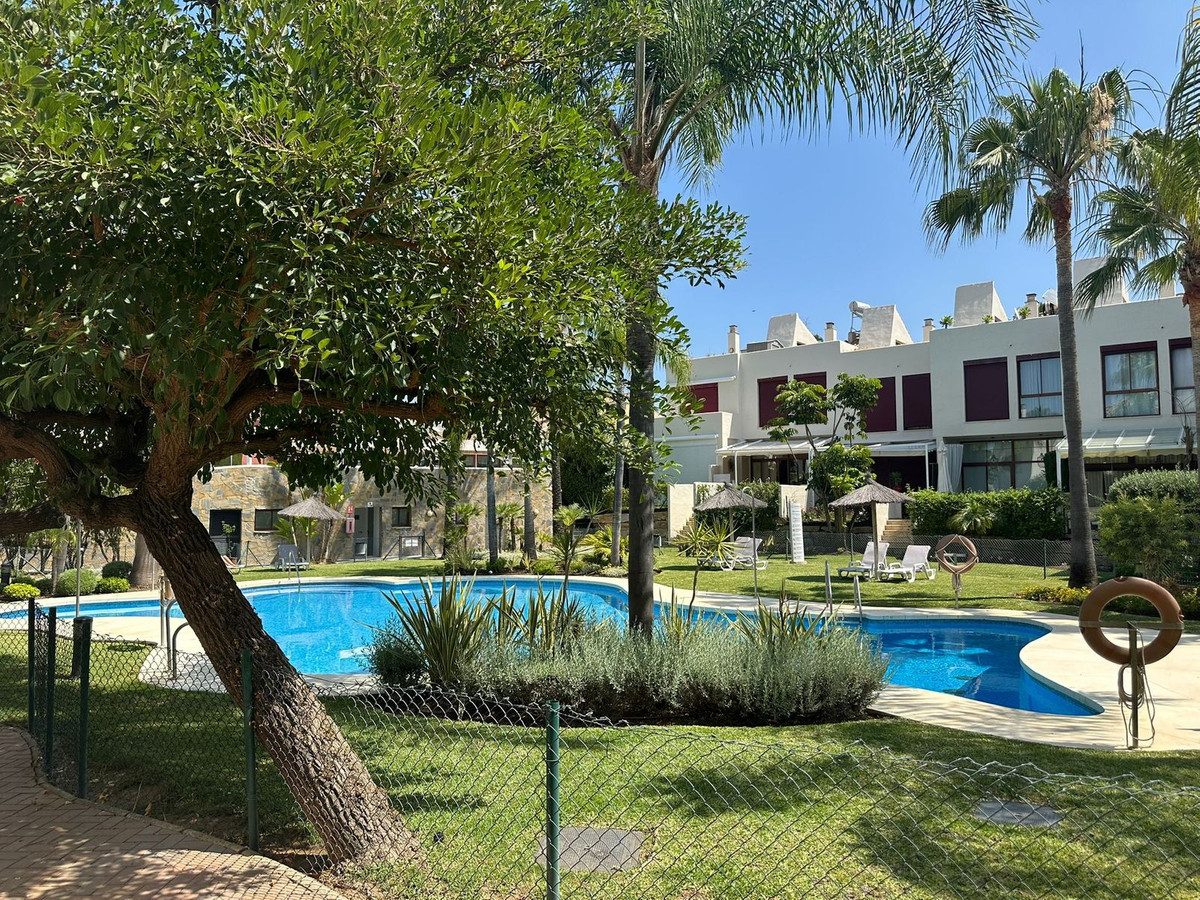 https://cdn.resales-online.com/public/m84ubvns43/properties/74bbe805478a11f0ad0102e0405b089b/w1200/1-7980e48d732b6fc85c14b43b94d2aa54.jpg?v=1749752864