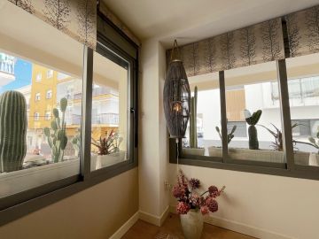 https://cdn.resales-online.com/public/lfdk02ac23/properties/0508f8a7453611f0ad0102e0405b089b/w1200/3-e898b2bb2a2fdfd06d2c39894dce8316.jpg?v=1749726784