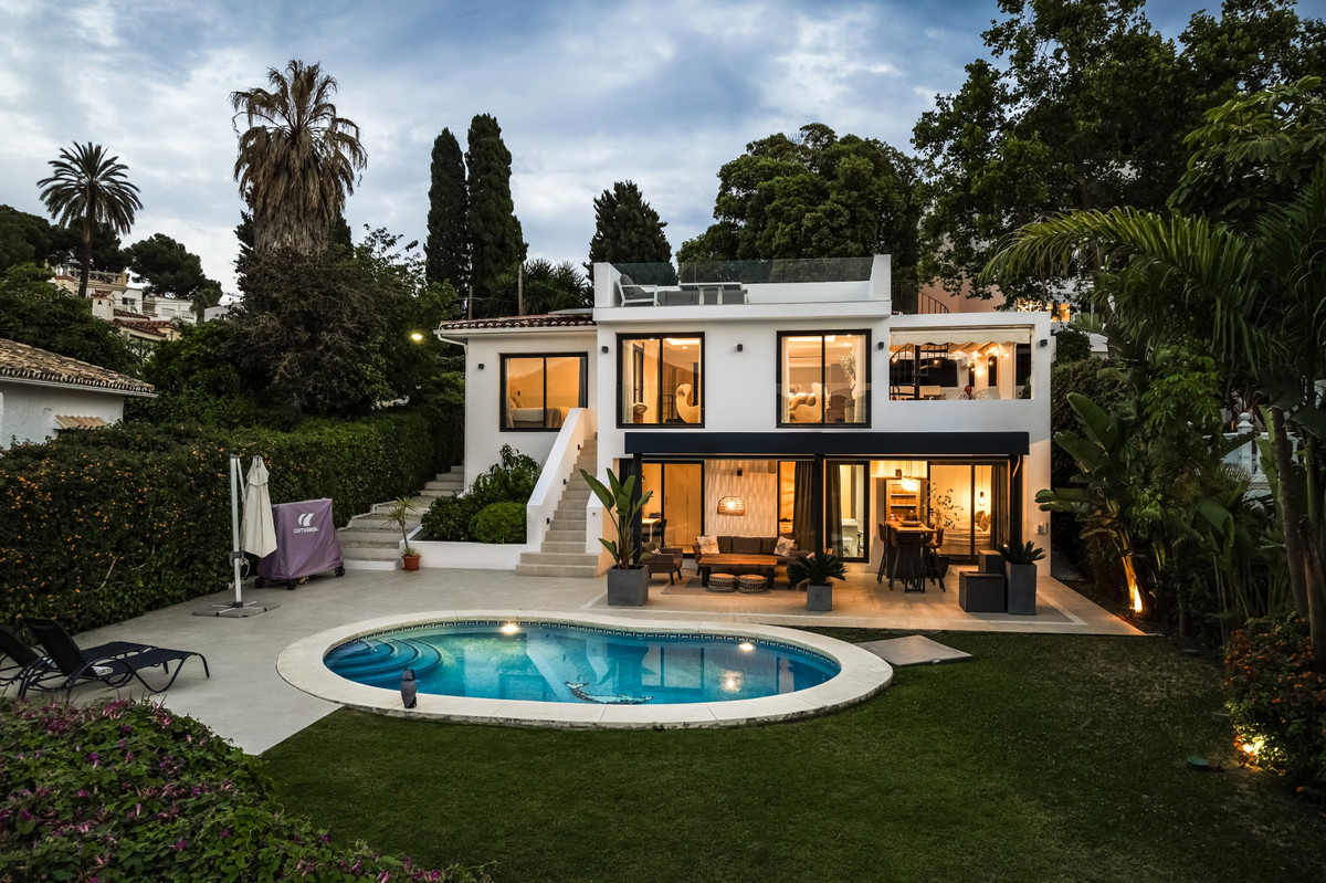 https://cdn.resales-online.com/public/v3ii8gsn5j/properties/c97ded94428b11f0ad0102e0405b089b/w1200/1-7980e48d732b6fc85c14b43b94d2aa54.jpg?v=1749186459