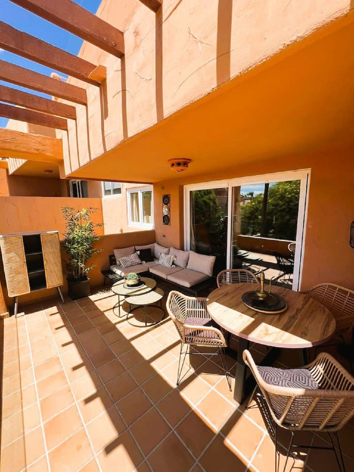 https://cdn.resales-online.com/public/f34bak8bvs/properties/77850f29493e11f0ad0102e0405b089b/w1200/1-7980e48d732b6fc85c14b43b94d2aa54.jpg?v=1749930381