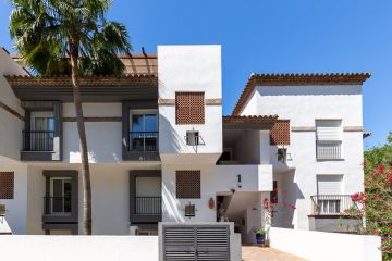 https://cdn.resales-online.com/public/264bdn340a/properties/d9840c64404211f0ad0102e0405b089b/w1200/1-7980e48d732b6fc85c14b43b94d2aa54.jpg?v=1748938245