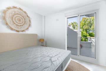 https://cdn.resales-online.com/public/264bdn340a/properties/d9840c64404211f0ad0102e0405b089b/w1200/11-20939a0134ad724a8cb2a801094d15a4.jpg?v=1748938245