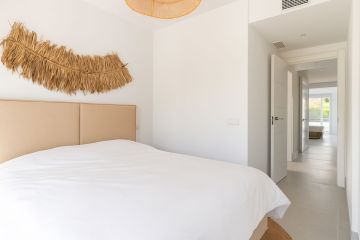 https://cdn.resales-online.com/public/264bdn340a/properties/d9840c64404211f0ad0102e0405b089b/w1200/12-53013098fcab6c38b1379cd33298e050.jpg?v=1748938245