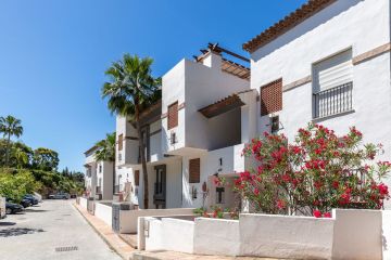 https://cdn.resales-online.com/public/264bdn340a/properties/d9840c64404211f0ad0102e0405b089b/w1200/2-5bd7b9d04b45e33852eaf0ec6670150d.jpg?v=1748938245