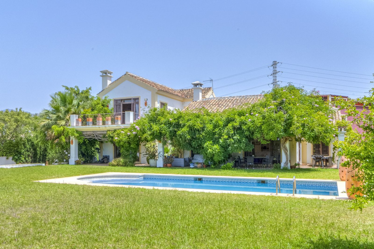 https://cdn.resales-online.com/public/bsa170ai1d/properties/8b80ba13325811f0ad0102e0405b089b/w1200/1-7980e48d732b6fc85c14b43b94d2aa54.jpg?v=1750072304