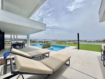 https://cdn.resales-online.com/public/vgq4hvrj6c/properties/3920e3c24b5b11f0ad0102e0405b089b/w1200/13-5fd73dea700db77384c091ca9818b1a9.jpg?v=1750155890