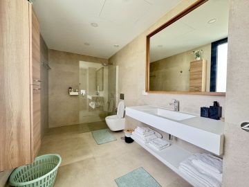 https://cdn.resales-online.com/public/vgq4hvrj6c/properties/3920e3c24b5b11f0ad0102e0405b089b/w1200/18-cc72f169493c096e712837ff5d8b6e41.jpg?v=1750155890