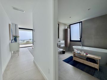 https://cdn.resales-online.com/public/vgq4hvrj6c/properties/3920e3c24b5b11f0ad0102e0405b089b/w1200/23-79897b85162c6a486c7a4d1eb46924dd.jpg?v=1750155890