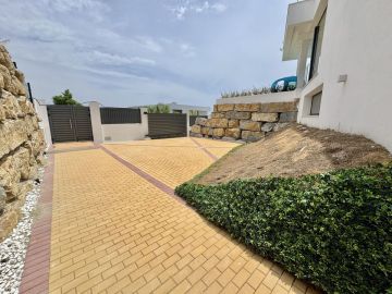 https://cdn.resales-online.com/public/vgq4hvrj6c/properties/3920e3c24b5b11f0ad0102e0405b089b/w1200/50-e047a14369788a95335be886311a4ac9.jpg?v=1750155890