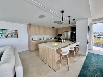 https://cdn.resales-online.com/public/vgq4hvrj6c/properties/3920e3c24b5b11f0ad0102e0405b089b/w1200/6-241328e1bcc9c0d8ce1222beb6c967a8.jpg?v=1750155890