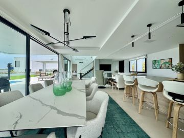 https://cdn.resales-online.com/public/vgq4hvrj6c/properties/3920e3c24b5b11f0ad0102e0405b089b/w1200/7-aa4cc561180b369757c0bb4af9886cd3.jpg?v=1750155890