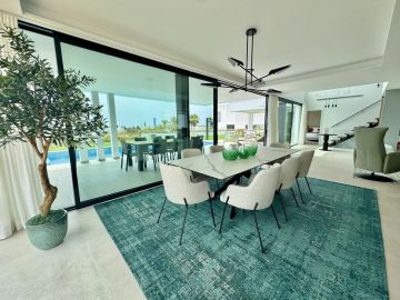 https://cdn.resales-online.com/public/vgq4hvrj6c/properties/3920e3c24b5b11f0ad0102e0405b089b/w1200/9-467d0cee5b725f3ef65f102a0c2e69c0.jpg?v=1750155890