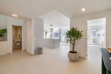 https://cdn.resales-online.com/public/xxgluerdu7/properties/423e84c74b3511f0ad0102e0405b089b/w1200/13-5fd73dea700db77384c091ca9818b1a9.jpg?v=1750138856