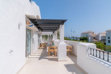 https://cdn.resales-online.com/public/xxgluerdu7/properties/423e84c74b3511f0ad0102e0405b089b/w1200/22-bcf8e6250e0bab365f900a8ac31ac040.jpg?v=1750138856