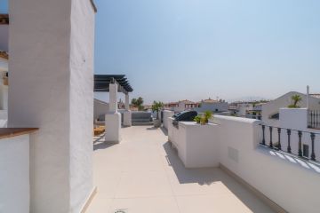 https://cdn.resales-online.com/public/xxgluerdu7/properties/423e84c74b3511f0ad0102e0405b089b/w1200/25-45e7a00e8ada30030040e20a35fbccfd.jpg?v=1750138856