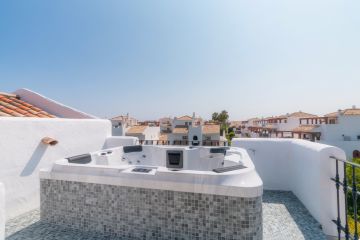 https://cdn.resales-online.com/public/xxgluerdu7/properties/423e84c74b3511f0ad0102e0405b089b/w1200/32-e7f90ea5feef5e01d64d74d6b6d8a834.jpg?v=1750138856