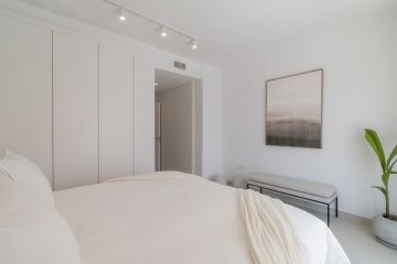 https://cdn.resales-online.com/public/xxgluerdu7/properties/423e84c74b3511f0ad0102e0405b089b/w1200/38-9b9a71c4c46e127e5c6f91a74b158396.jpg?v=1750138856