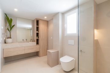 https://cdn.resales-online.com/public/xxgluerdu7/properties/423e84c74b3511f0ad0102e0405b089b/w1200/40-f31507287178c6a03c2c34ff88cc832c.jpg?v=1750138856