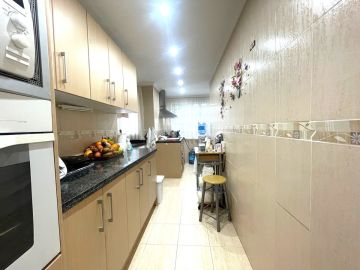 https://cdn.resales-online.com/public/u6447mvlgg/properties/401bf34b4c3a11f0ad0102e0405b089b/w1200/9-467d0cee5b725f3ef65f102a0c2e69c0.jpg?v=1750252094
