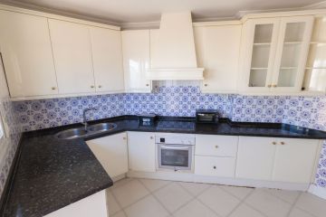 https://cdn.resales-online.com/public/lfdk02ac23/properties/6ddcb4134b8b11f0ad0102e0405b089b/w1200/11-20939a0134ad724a8cb2a801094d15a4.jpg?v=1750177316