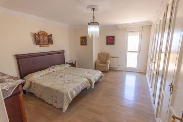 https://cdn.resales-online.com/public/lfdk02ac23/properties/6ddcb4134b8b11f0ad0102e0405b089b/w1200/13-5fd73dea700db77384c091ca9818b1a9.jpg?v=1750177316