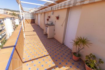 https://cdn.resales-online.com/public/lfdk02ac23/properties/6ddcb4134b8b11f0ad0102e0405b089b/w1200/2-5bd7b9d04b45e33852eaf0ec6670150d.jpg?v=1750177316