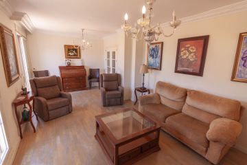 https://cdn.resales-online.com/public/lfdk02ac23/properties/6ddcb4134b8b11f0ad0102e0405b089b/w1200/7-aa4cc561180b369757c0bb4af9886cd3.jpg?v=1750177316
