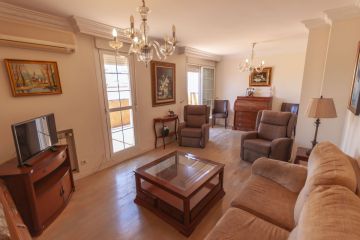 https://cdn.resales-online.com/public/lfdk02ac23/properties/6ddcb4134b8b11f0ad0102e0405b089b/w1200/8-e64a9055bba3e77ac8aca3b893cdf826.jpg?v=1750177316